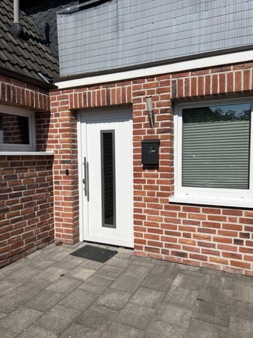 Gesamte Wohnung Mit Parkplatz Halstenbek Exterior foto